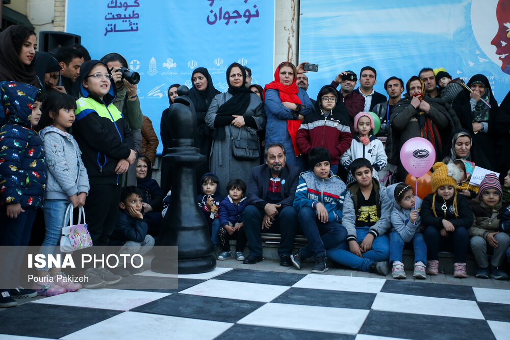 نمایش خیابانی "وقتی هفت سالم بود" از تهران در بیست و ششمین جشنواره بین المللی تئاتر کودک و نوجوان