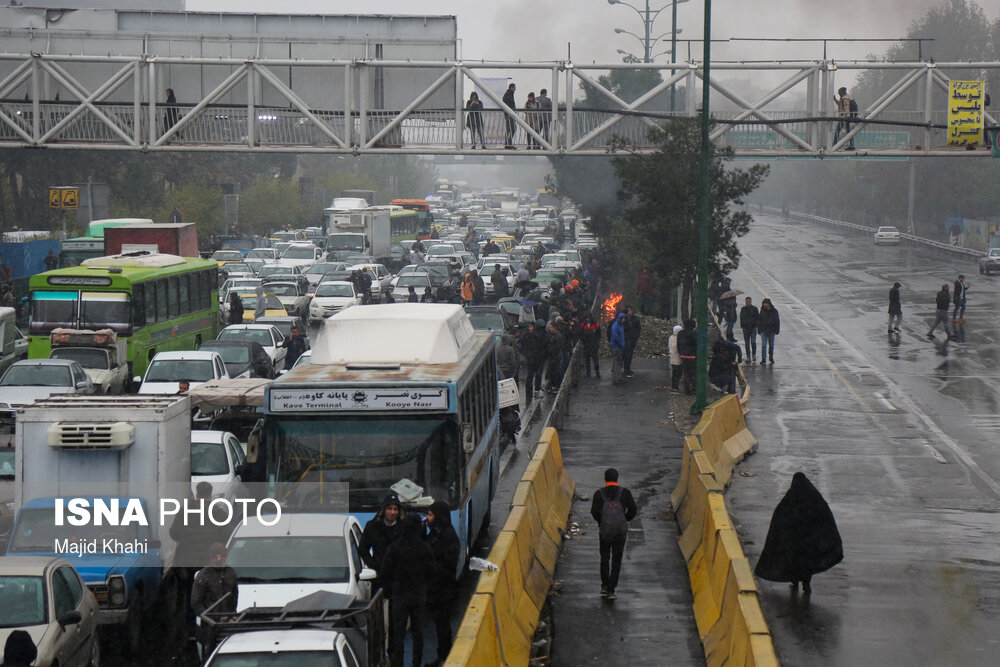 اعتراضات امروز تهران (اتوبان چمران )در پی گرانی و سهمیه‌بندی بنزین