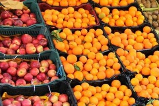 آغاز ذخیره سازی میوه شب عید/قیمت گوجه فرنگی ٤ هزارتومان کاهش یافت