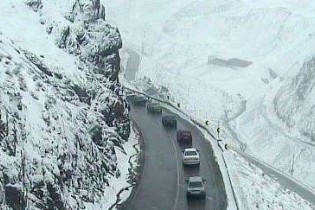 برف و باران در جاده‌های 4 استان کشور/ ترافیک سنگین و پرحجم در هراز و چالوس
