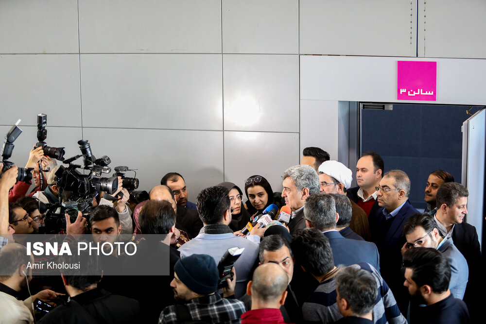 پیروز حناچی شهردار تهران در جمع خبرنگاران پس از افتتاحیه‌ سالن‌های جدید پردیس ملت