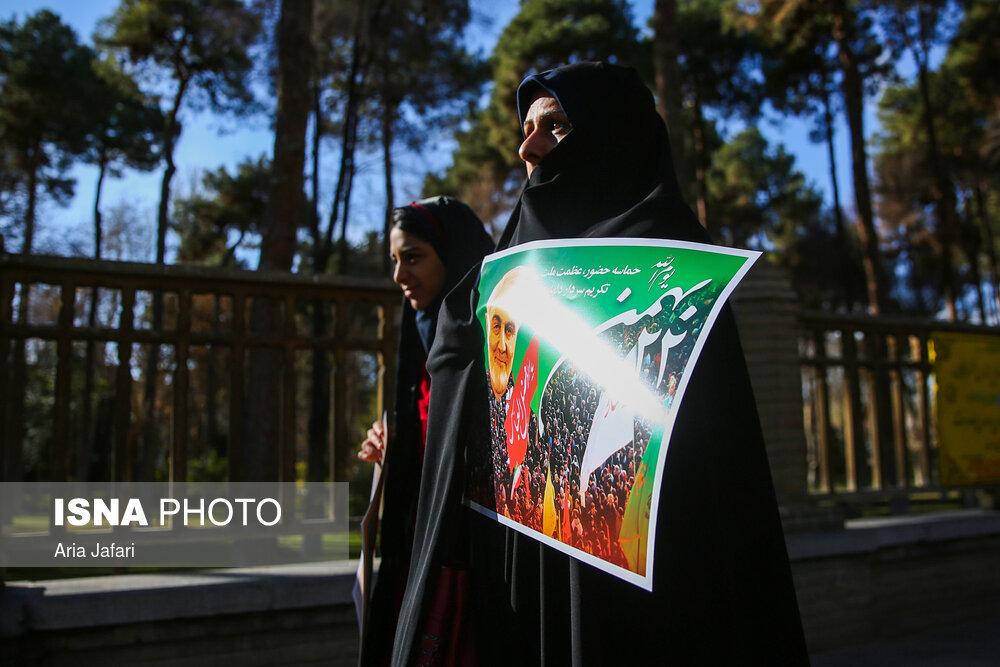 راهپیمایی ۲۲ بهمن در میدان نقش جهان اصفهان