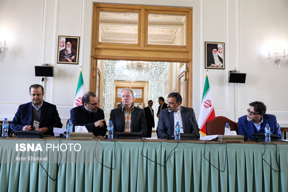 جلسه مشترک سفرای خارجی مقیم تهران، مسئولان وزارت بهداشت  و رئیس دفتر کشوری سازمان جهانی بهداشت