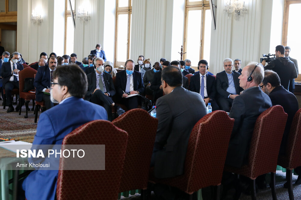 جلسه مشترک سفرای خارجی مقیم تهران، مسئولان وزارت بهداشت  و رئیس دفتر کشوری سازمان جهانی بهداشت