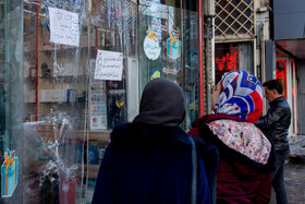 با شیوع ویروس کرونا در اراک هجوم مردم برای خرید ماسک، کمبود این قلم کالای بهداشتی را در داروخانه ها و مراکز درمانی رقم زد