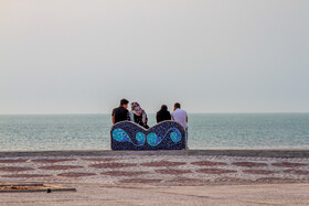 بسیاری از مردم جهت رهایی از قرنطینه خانگی بی توجه به عدم اجتماع ، به صورت گروهی و دوستانه به ساحل و ماهیگیری روی آورده اند/بوشهر نوروز ۹۹