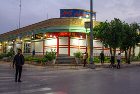مراکز تجاری از جمله پاساژ آزادگان که یکی از اصلی ترین مراکز خرید در بوشهر است به دستور ستاد ملی مبارزه با کرونا تعطیل شده است./بوشهر نوروز ۹۹