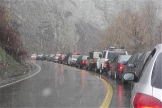 تداوم افزایش تردد در جاده‌ها/۸۶هزارخودرو در آزادراه کرج-تهران