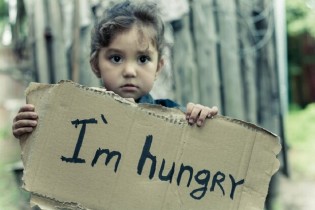 افزایش دو برابری مراجعه کودکان گرسنه به بانک غذایی در انگلیس