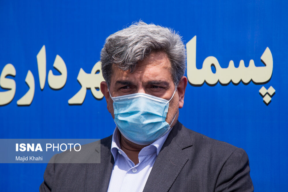 پیروز حناچی شهردار تهران در رونمایی از ۴۰ دستگاه جمع‌آوری زباله‌های بیمارستانی