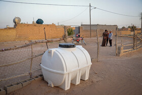 آبفای روستایی، به صورت هفتگی یک تانکر آب برای این روستاها ارسال می‌کند. به دلیل جمعیت بالا و استفاده بیشتر از آب در فصل تابستان، این آب به تمام اهالی نمی‌رسد.