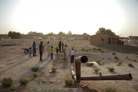 یکی از راه حل‌های مردم روستا برای رفع بی آبی، راه‌اندازی مجدد یک چاه عمیق می‌باشد که نیاز به برق و دینام است.