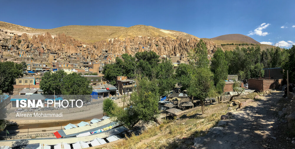 روستای کندوان منطقه ای ییلاقی از رشته کوه های سهند است که معماری طبیعی وخاص آن موجب شهرت جهانی شده است.