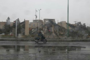 محورهای ۴ استان بارانی است/ترافیک نیمه سنگین در آزادراه کرج-تهران