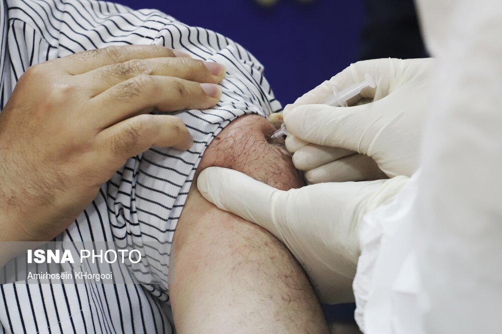 آغاز تزریق واکسن کرونا در بندرعباس