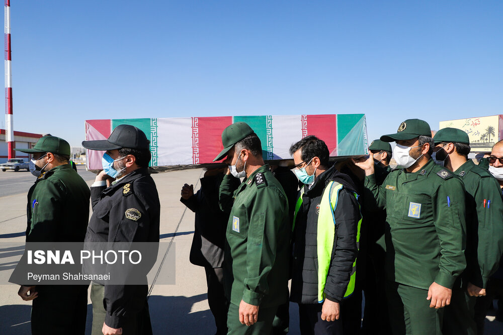 استقبال از پنج شهید گمنام در فرودگاه اصفهان