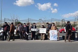 تجمع اعتراضی تعدادی از دانشجویان هم‌زمان با سفر مدیرکل آژانس به تهران
