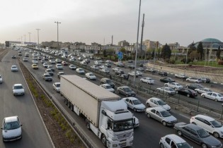 ترافیک سنگین و نیمه‌سنگین در جاده‌های غربی تهران / انسداد چالوس