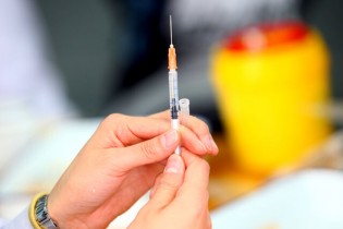 واکسن "شهید فخری‌زاده" در مرحله تست انسانی/ دسترسی به واکسن‌های ایرانی کرونا از شهریور ۱۴۰۰