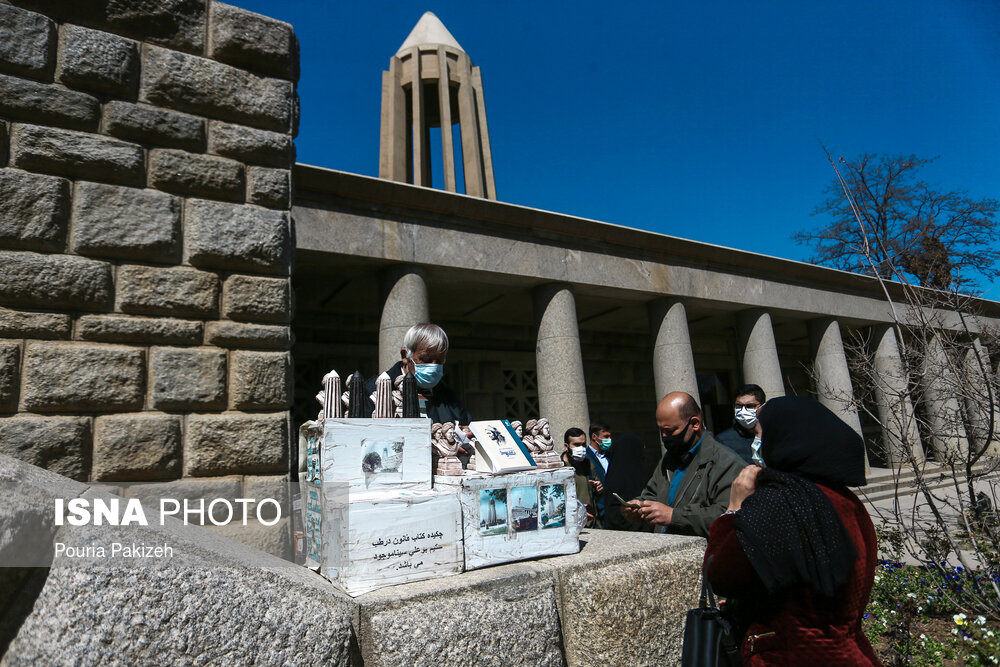 آرامگاه ابوعلی سینا حکیم، فیلسوف، طبیب و دانشمند بزرگ ایرانی در نوروز ۱۴۰۰