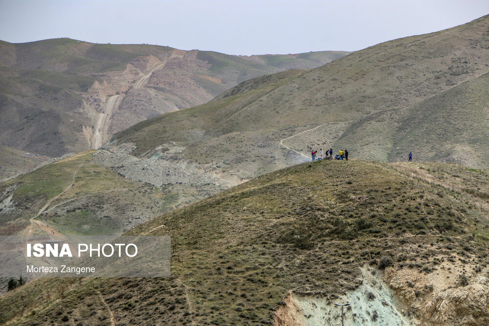 نمایی از تپه های مشرف به سعید آباد جاجرود؛ سیزده فروردین ۱۴۰۰