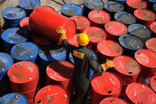 سقوط قیمت نفت ادامه دارد / برنت ۶۶ دلار