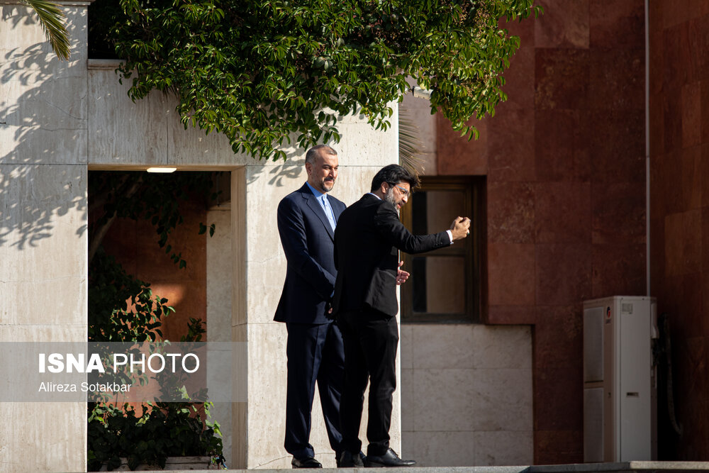 حسین امیرعبداللهیان، وزیر امور خارجه در مراسم بدرقه رئیس جمهور پیش از سفر به عربستان