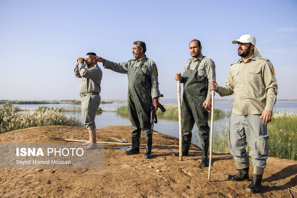 تالاب هورالعظیم بزرگ‌ترین تالاب مرزی ایران در مرز ایران و عراق است که با حدود ۱۲۰ هزار هکتار در انتهای رودخانه کرخه و در منطقه دشت آزادگان قرار دارد.