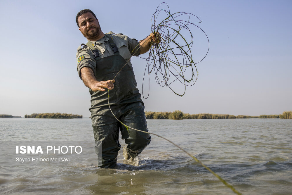 استان خوزستان بیش از یک میلیون هکتار منطقه حفاظت شده و تالاب دارد. تنوع اقلیمی بالا در این استان کار محیط‌بانان را برای حفظ منابع بکر و طبیعی و ذخایر ژنتیکی و رساندن آن به دست آیندگان سخت‌تر می‌کند.