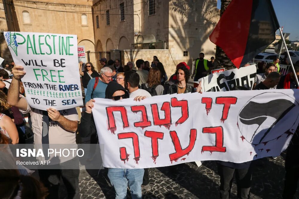 شهرک نشینان سرزمین های اشغالی در اعتراض به نتانیاهو خواستار آتش بس و آزادی اسرای اسرائیلی در غزه هستند.