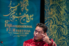 شمون فاروق  بازیگر فیلم دروغ‌های 
 زیبا در نشست خبری اولین روز از چهل و دومین جشنواره فیلم فجر