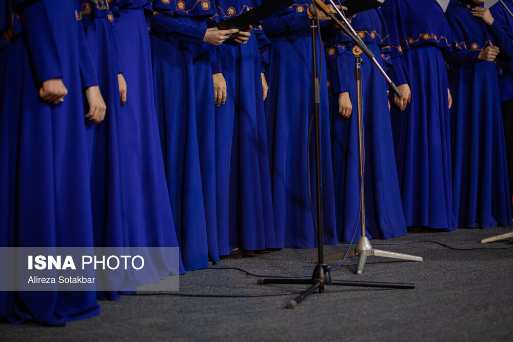 اجرای گروه مهر وطن در حاشیه سومین شب سی و نهمین جشنواره موسیقی فجر
