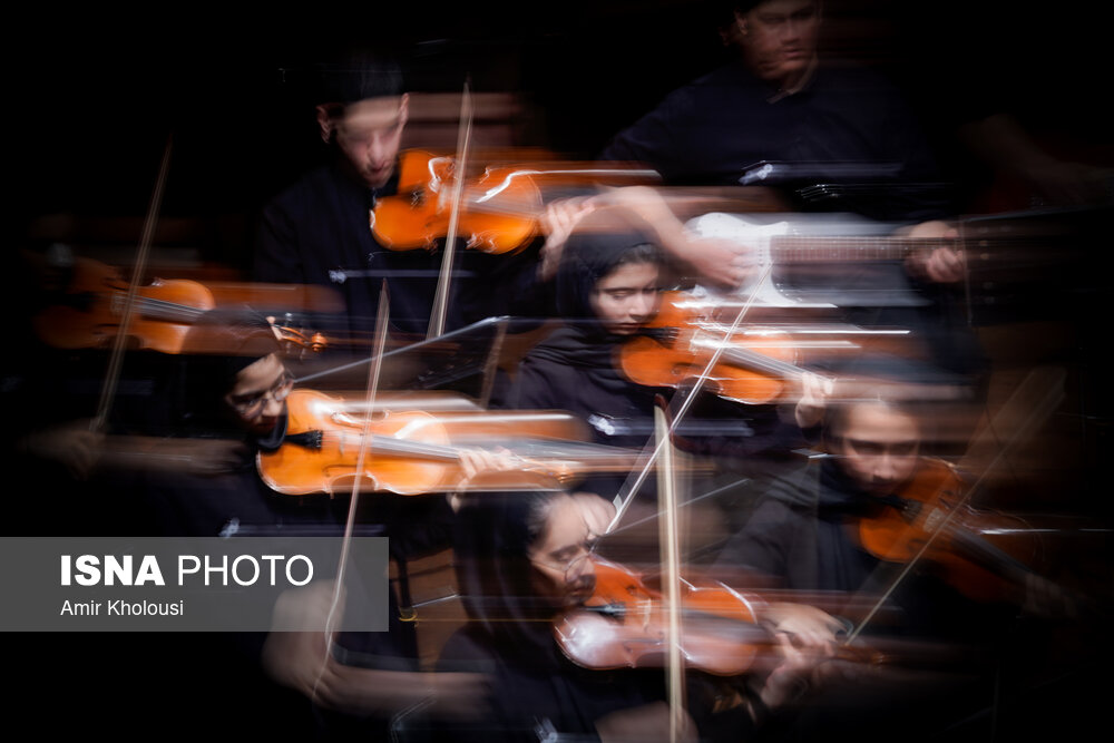 اجرای گروه «خمسه» به سرپرستی امیرحسین محمدخانی در سومین شب سی و نهمین جشنواره موسیقی فجر در تالار رودکی