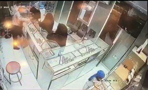 (تصویر) پلیس در جستجوی 3 زن دزد