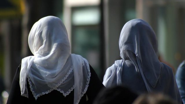 استفاده از روسری برای دانش‌آموزان در بلژیک آزاد شد