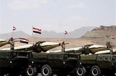 شلیک موشک اسکاد ارتش یمن به سمت یک پایگاه نظامی سعودی