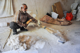 آخرین نسل از بیشمار کارگاه‌های نمدمالی خراسان جنوبی، کارگاه نمدمالی روستای سلم آباد است. استادکاران فعال در این کارگاه با توجه به کهولت سن و بیماری همچنان این میراثی را زنده نگه داشته‌اند.