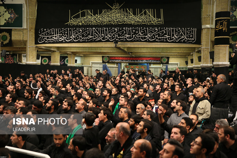 اولین شب از مراسم عزاداری حضرت اباعبدالله الحسین علیه‌السلام با حضور مقام معظم رهبری