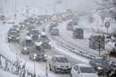 بارش برف در محورهای مواصلاتی استان قزوین آغاز شد