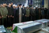 رهبر انقلاب بر پیکر شهیدسلیمانی و یاران مجاهد او اقامه نماز کردند