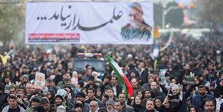 رهبر انقلاب بر پیکر شهیدسلیمانی و یاران مجاهد او اقامه نماز کردند