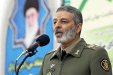 فرمانده کل ارتش: نیروهای مسلح در برابر دشمن سدی آهنین و در کنار مردم برادری دلسوز هستند