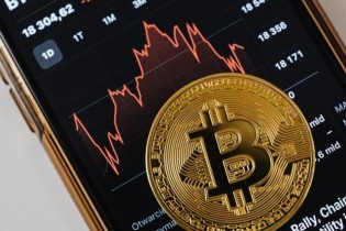 بیت‌کوین درگیر سطح مهم