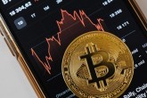 بیت‌کوین درگیر سطح مهم