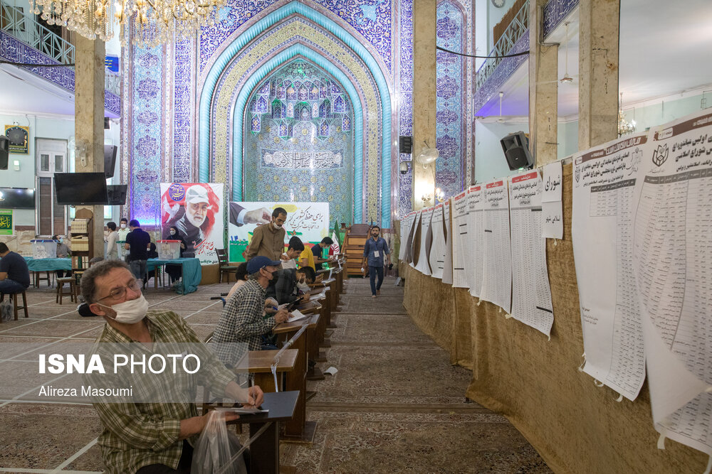 ساعات پایان رای‌گیری در تهران - مسجد سمنگان