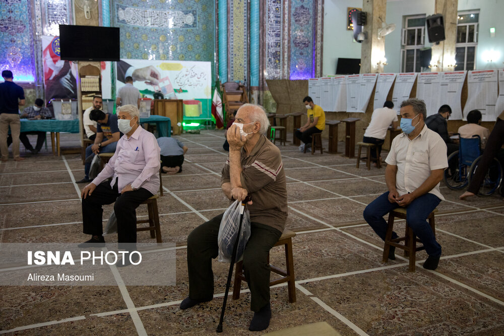 ساعات پایان رای‌گیری در تهران - مسجد سمنگان