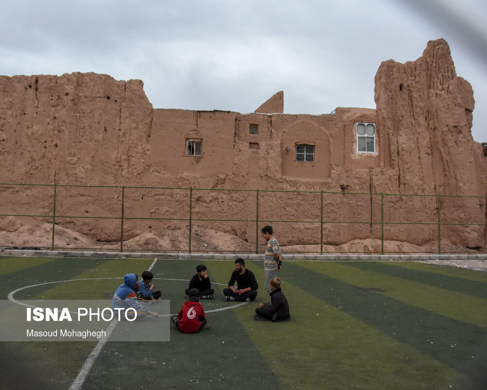 در گذشته بزرگان زرتشتی در «کوشمغان» زندگی می کردند. قلعه ای باستانی به همین نام در این محله وجود دارد که صنیع الدوله در کتاب خود به وجود آتشکده ای در زیر آن نیز اشاره کرده است.