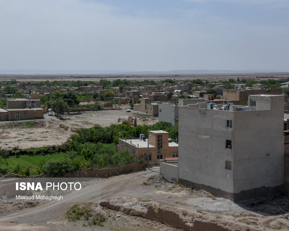 همزمان با توسعه شهری، بخشی از بافت و معماری قدیمی در محله «کوشمغان» سمنان از خانه‌های قدیمی به آپارتمان تغییر پیدا کرده است.