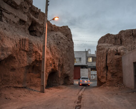 احتمالا آتشکده زرتشتیان نیز در داخل قلعه بوده است به همین سبب این منطقه با نام کوشک مغان خوانده شده که بعدها به صورت «کوشمغان» تغییر یافته است.