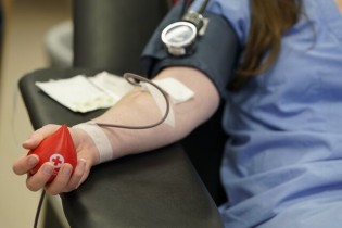 آیا اهداء خون میزان آنتی‌بادی‌ افراد واکسینه‌شده را کاهش می‌دهد؟